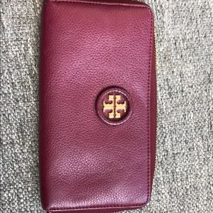 Full size great condition Tory Burch wallet